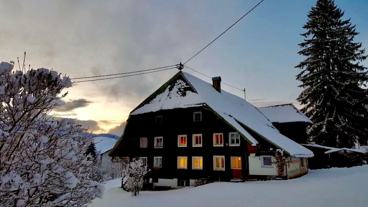 Echtes Schwarzwaldhaus - Traditionell & Modern แบร์เนา อัม ชวาร์ซวัลด์ ภายนอก รูปภาพ